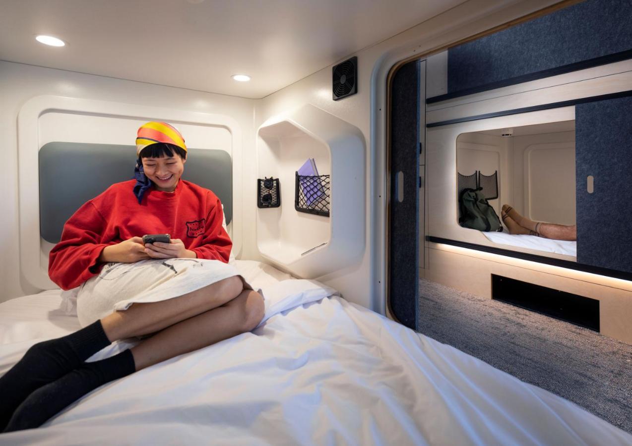 Lylo Auckland Hotel Esterno foto A capsule hotel room